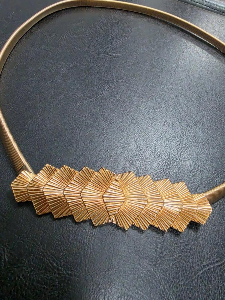 pasek-sprezynka-model-1012-zloty-elastyczny-z-ozdoba-liscie-metalowy-bizuteryjny-do-sukienki-tuniki-sweterka-butik-szykownia-3