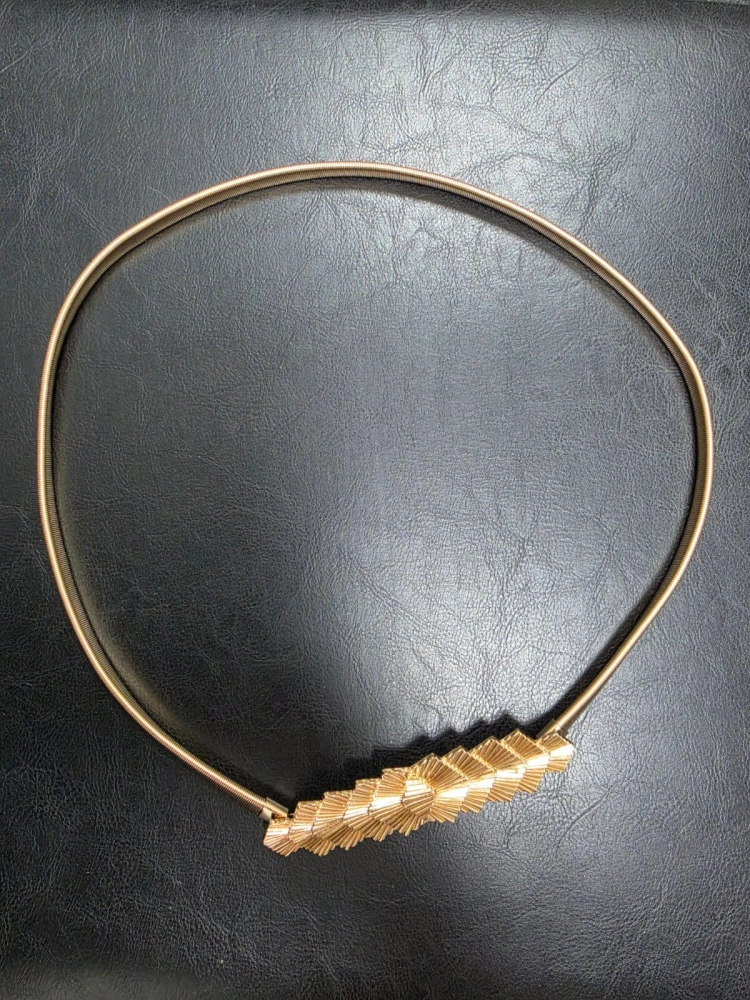 pasek-sprezynka-model-1012-zloty-elastyczny-z-ozdoba-liscie-metalowy-bizuteryjny-do-sukienki-tuniki-sweterka-butik-szykownia-4