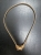 pasek-sprezynka-model-1014-zloty-elastyczny-z-ozdoba-motyl-metalowy-bizuteryjny-do-sukienki-tuniki-sweterka-butik-szykownia-4