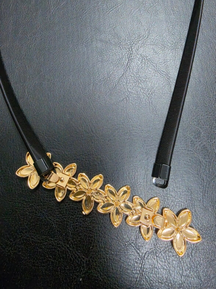 pasek-sprezynka-model-1017-czarny-elastyczny-z-ozdoba-kwiatki-cyrkonie-metalowy-bizuteryjny-do-sukienki-tuniki-sweterka-butik-szykownia-5