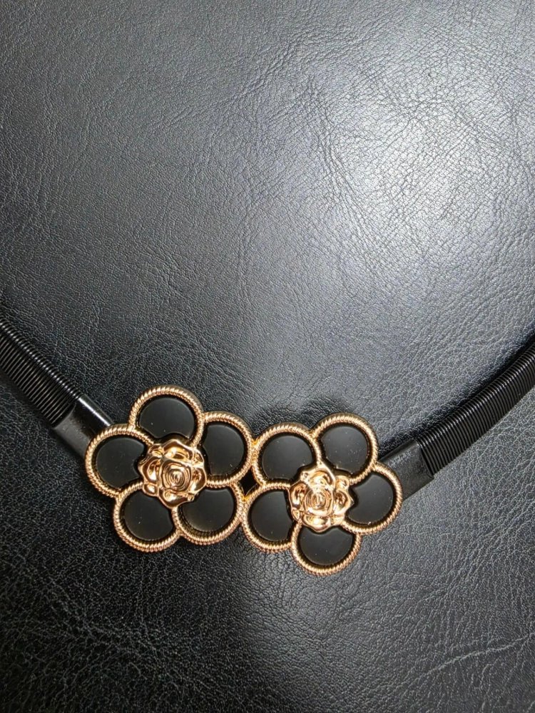 pasek-sprezynka-model-1018-czarny-elastyczny-z-ozdoba-kwiatki-cyrkonie-metalowy-bizuteryjny-do-sukienki-tuniki-sweterka-butik-szykownia-3