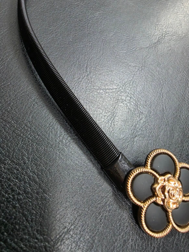 pasek-sprezynka-model-1018-czarny-elastyczny-z-ozdoba-kwiatki-cyrkonie-metalowy-bizuteryjny-do-sukienki-tuniki-sweterka-butik-szykownia-5