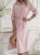 sukienka-bellaria-szmizjerka-baby-pink-z-cienkiego-sztruksu-koszulowa-z-paskiem-bawelniana-guziki-kolnierzyk-butik-szykownia-4