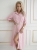 sukienka-bellaria-szmizjerka-baby-pink-z-cienkiego-sztruksu-koszulowa-z-paskiem-bawelniana-guziki-kolnierzyk-butik-szykownia-8