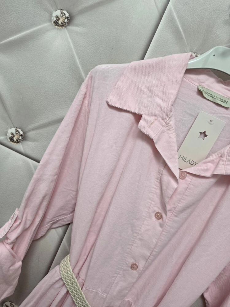 sukienka-bellaria-szmizjerka-baby-pink-z-cienkiego-sztruksu-koszulowa-z-paskiem-bawelniana-guziki-kolnierzyk-butik-szykownia-9