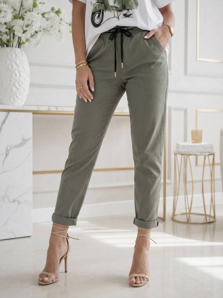 spodnie-kayax-elastyczne-mom-fit-wiazane-kieszenie-khaki-zielone-lato-butik-szykownia-1