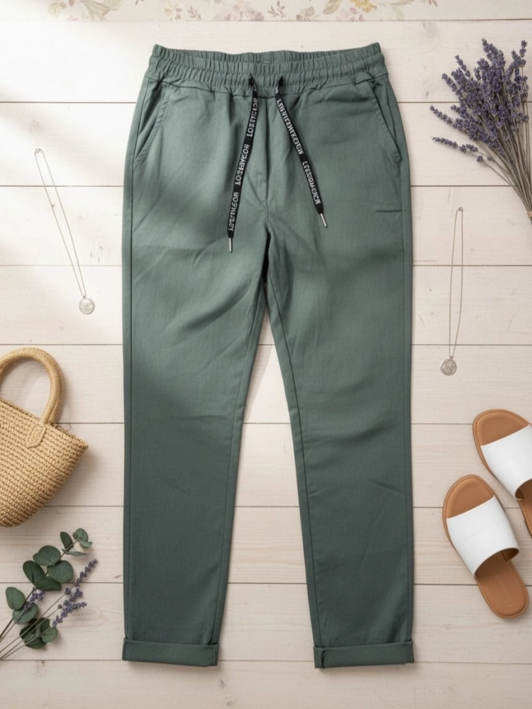 spodnie-kayax-elastyczne-mom-fit-wiazane-kieszenie-khaki-zielone-lato-butik-szykownia-3