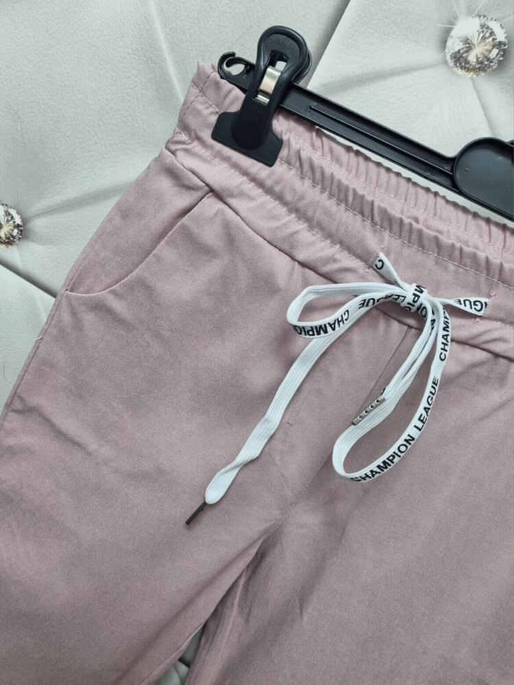 spodnie-kayax-pudrowy-roz-wygodne-elastyczne-spodnie-damskie-guma-w-pasie-troczek-kieszenie-casual-butik-szykownia-7