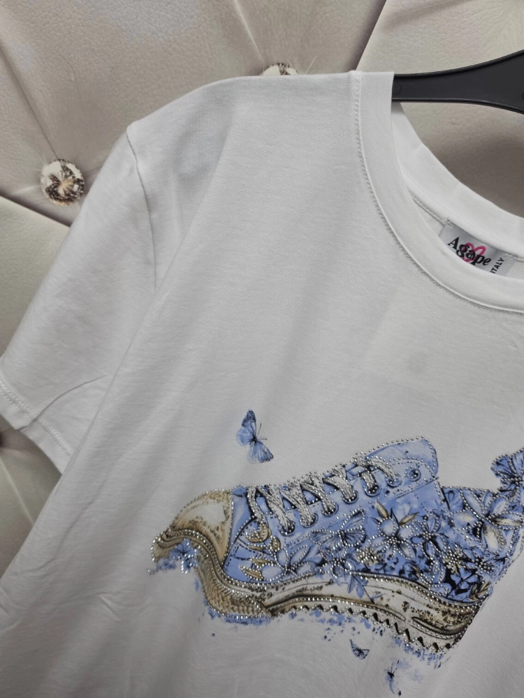 bluzka-tshirt-agape-biala-oversize-aplikacja-3d-trampek-błękitny-krotki-rekaw-bawelna-elastan-wloska-produkcja-modna-casual-wiosna-lato-butik-szykownia-8