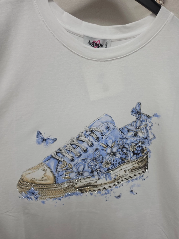 bluzka-tshirt-agape-biala-oversize-aplikacja-3d-trampek-błękitny-krotki-rekaw-bawelna-elastan-wloska-produkcja-modna-casual-wiosna-lato-butik-szykownia-10