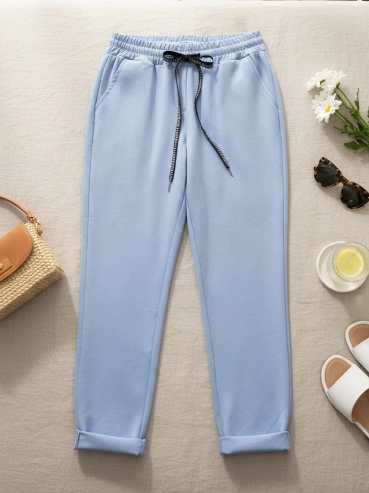 spodnie-kayax-maselko-cygaretki-niebieskie-baby-blue-pastelowe-elastyczne-damskie-dresowe-eleganckie-z-troczkiem-casual-wygodne-butik-szykownia-3