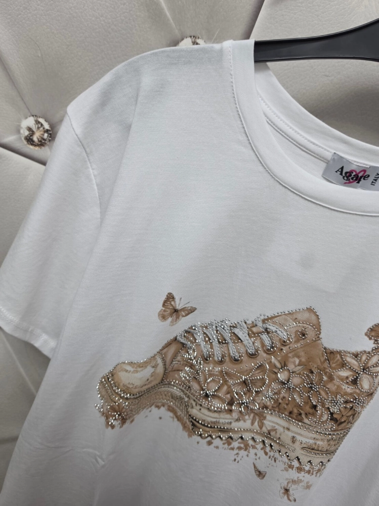 bluzka-tshirt-agape-biala-oversize-aplikacja-3d-trampek-beżowy-krotki-rekaw-bawelna-elastan-wloska-produkcja-modna-casual-wiosna-lato-butik-szykownia-8