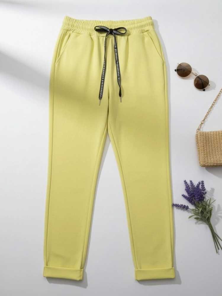 spodnie-kayax-maselko-cygaretki-mom-fit-zolte-pastelowe-elastyczne-damskie-dresowe-eleganckie-z-troczkiem-casual-wygodne-butik-szykownia-3