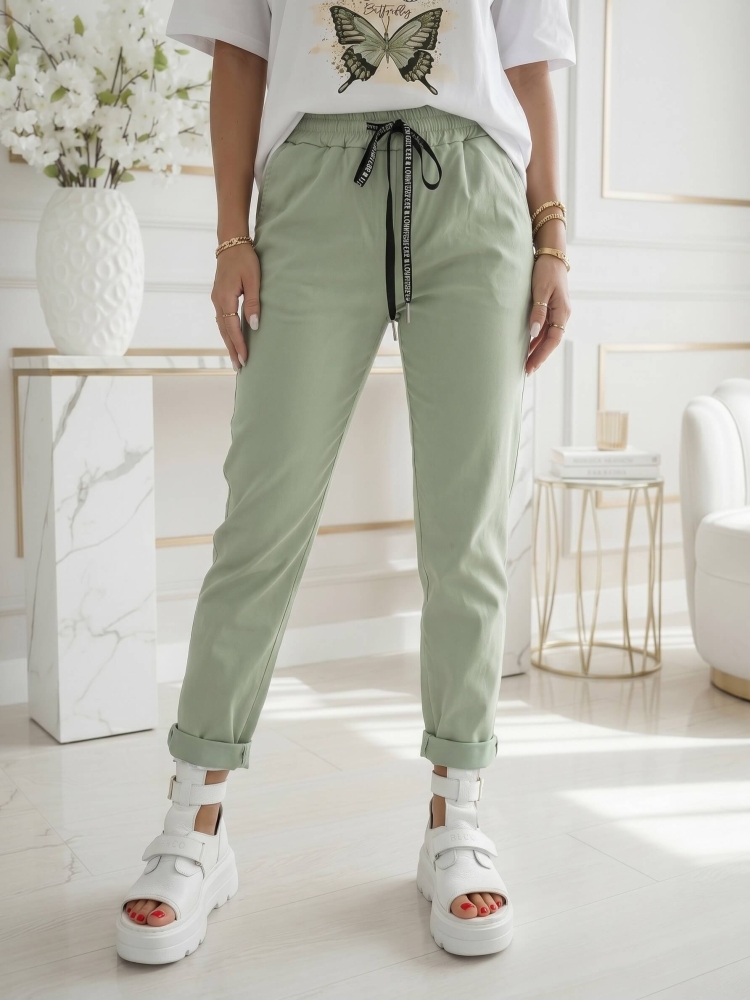spodnie-kayax-cygaretki-mom-fit-pistacjowe-zielone-pastelowe-elastyczne-damskie-dresowe-eleganckie-z-troczkiem-casual-wygodne-butik-szykownia-1