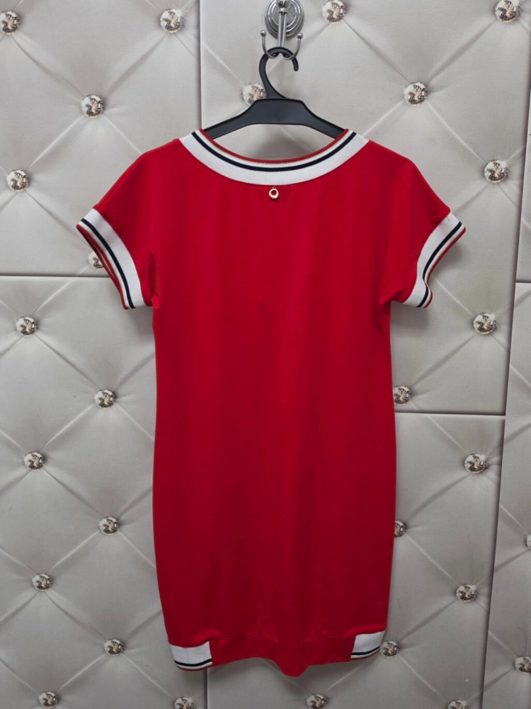 sukienka-vela-czerwona-bawelniana-dekolt-v-krotki-rekaw-trendy-sobiertex-polska-produkcja-letnia-sukienka-damska-butik-szykownia-12