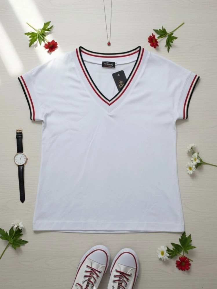 bluzka-riva-biala-bawelniana-dekolt-v-trendy-sobiertex-polska-produkcja-krotki-rekaw-tasmy-butik-szykownia-4