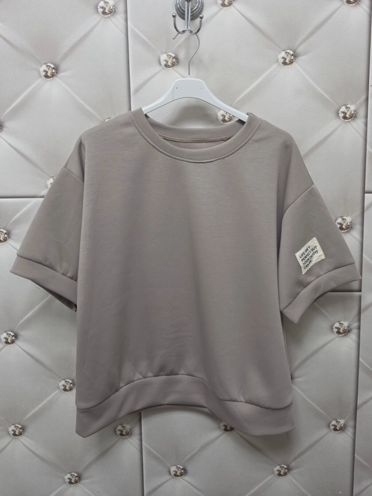 komplet-dresowy-bezowy-oversize-krotki-rekaw-spodnie-7-8-wiskoza-elastyczny-material-maselko-kieszenie-guma-w-pasie-casual-wygodny-zestaw-damski-modny-komplet-na-co-dzien-butik-szykownia-12