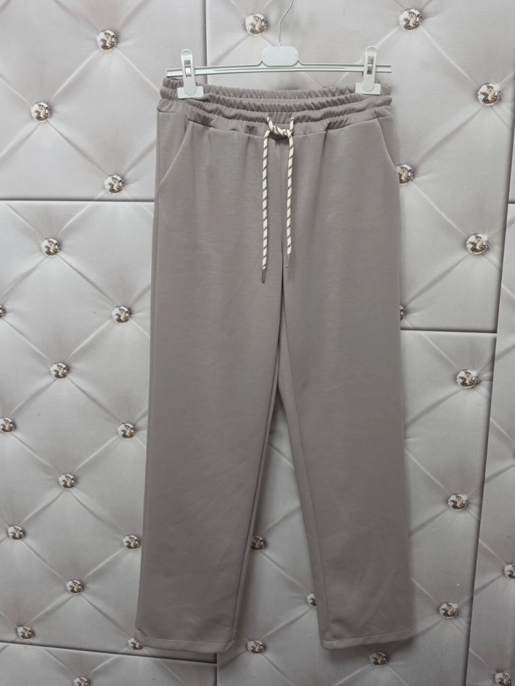 komplet-dresowy-bezowy-oversize-krotki-rekaw-spodnie-7-8-wiskoza-elastyczny-material-maselko-kieszenie-guma-w-pasie-casual-wygodny-zestaw-damski-modny-komplet-na-co-dzien-butik-szykownia-14