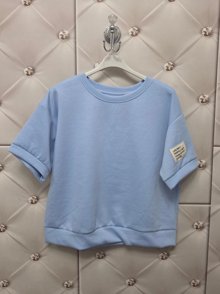 komplet-dresowy-niebieski-baby-blue-oversize-krotki-rekaw-spodnie-7-8-wiskoza-elastyczny-material-maselko-kieszenie-guma-w-pasie-casual-wygodny-zestaw-damski-modny-komplet-na-co-dzien-butik-szykownia-12