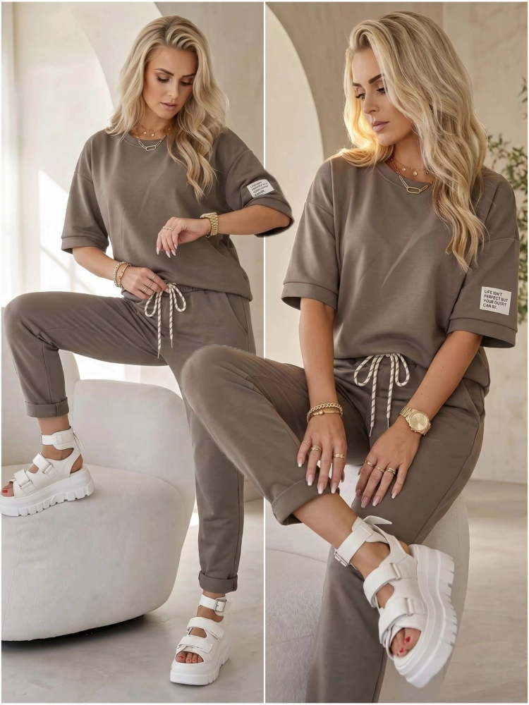 komplet-dresowy-fango-czekoladowy-oversize-krotki-rekaw-spodnie-7-8-wiskoza-elastyczny-material-maselko-kieszenie-guma-w-pasie-casual-wygodny-zestaw-damski-modny-komplet-na-co-dzien-butik-szykownia-1