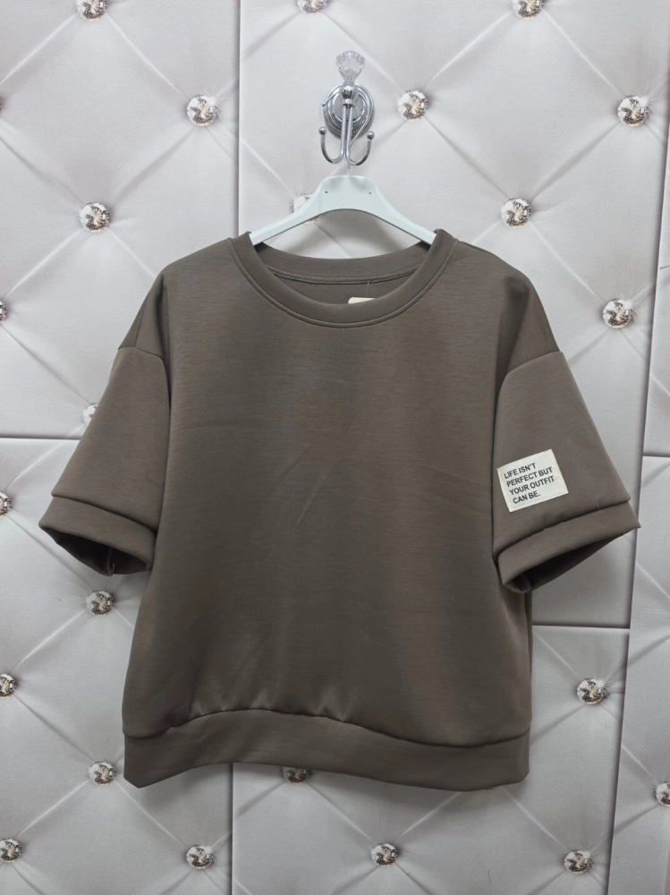 komplet-dresowy-fango-czekoladowy-oversize-krotki-rekaw-spodnie-7-8-wiskoza-elastyczny-material-maselko-kieszenie-guma-w-pasie-casual-wygodny-zestaw-damski-modny-komplet-na-co-dzien-butik-szykownia-12