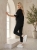 komplet-dresowy-czarny-oversize-krotki-rekaw-spodnie-7-8-wiskoza-elastyczny-material-maselko-kieszenie-guma-w-pasie-casual-wygodny-zestaw-damski-modny-komplet-na-co-dzien-butik-szykownia-2