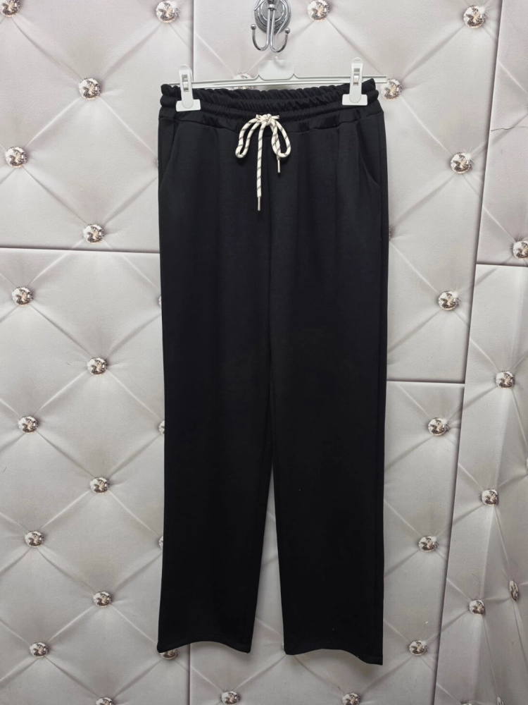 komplet-dresowy-czarny-oversize-krotki-rekaw-spodnie-7-8-wiskoza-elastyczny-material-maselko-kieszenie-guma-w-pasie-casual-wygodny-zestaw-damski-modny-komplet-na-co-dzien-butik-szykownia-14