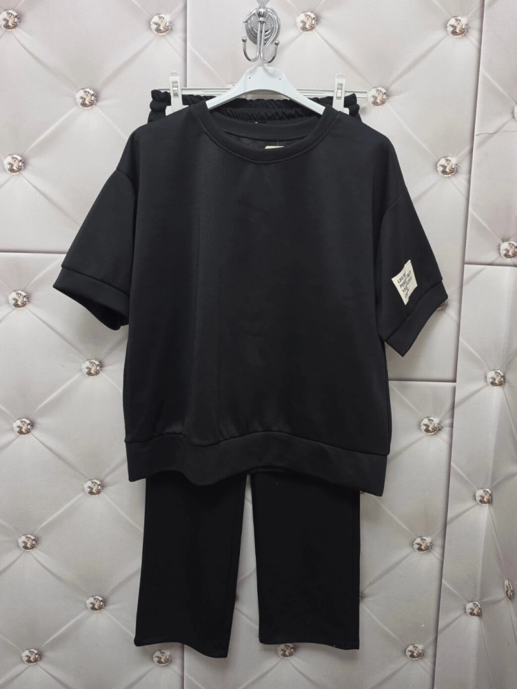 komplet-dresowy-czarny-oversize-krotki-rekaw-spodnie-7-8-wiskoza-elastyczny-material-maselko-kieszenie-guma-w-pasie-casual-wygodny-zestaw-damski-modny-komplet-na-co-dzien-butik-szykownia-15