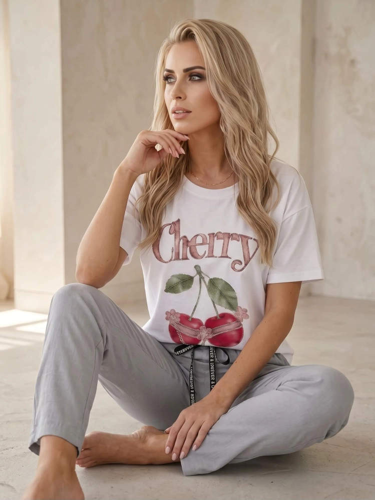 bluzka-tshirt-agape-biala-oversize-aplikacja-3d-wisnie-krotki-rekaw-bawelna-elastan-wloska-produkcja-modna-casual-wiosna-lato-butik-szykownia-4