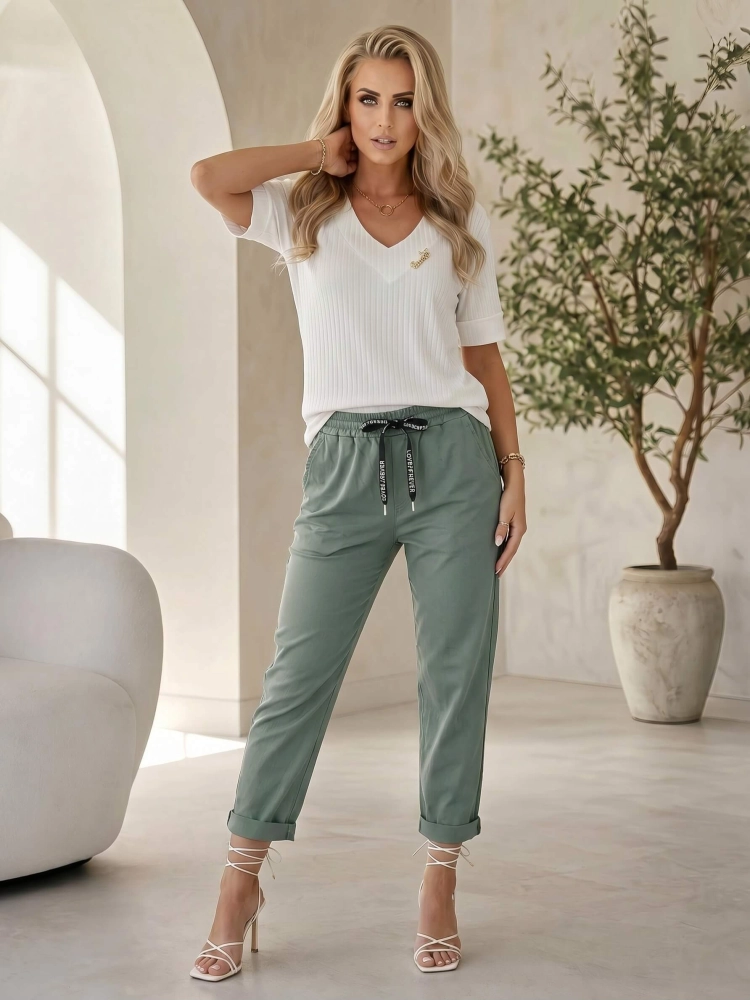 bluzka-queen-biala-prazkowana-dekolt-v-broszka-banera-styl-bawelna-elastan-polska-produkcja-bluzka-damska-butik-szykownia-8
