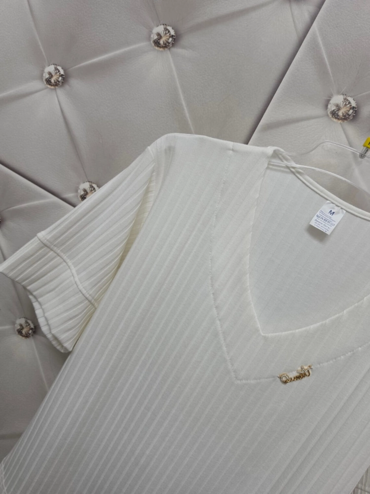bluzka-queen-biala-prazkowana-dekolt-v-broszka-banera-styl-bawelna-elastan-polska-produkcja-bluzka-damska-butik-szykownia-9