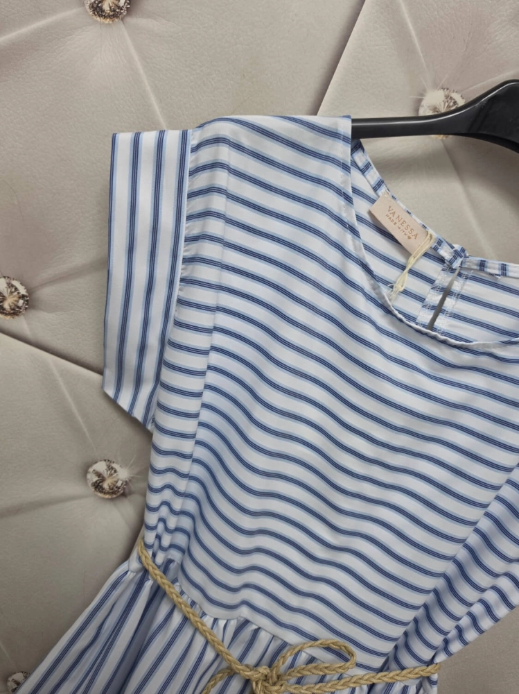 sukienka-marina-bialo-blekitna-paski-pasek-boho-gumka-w-pasie-rozkloszowana-letnia-sukienka-damska-butik-szykownia-8