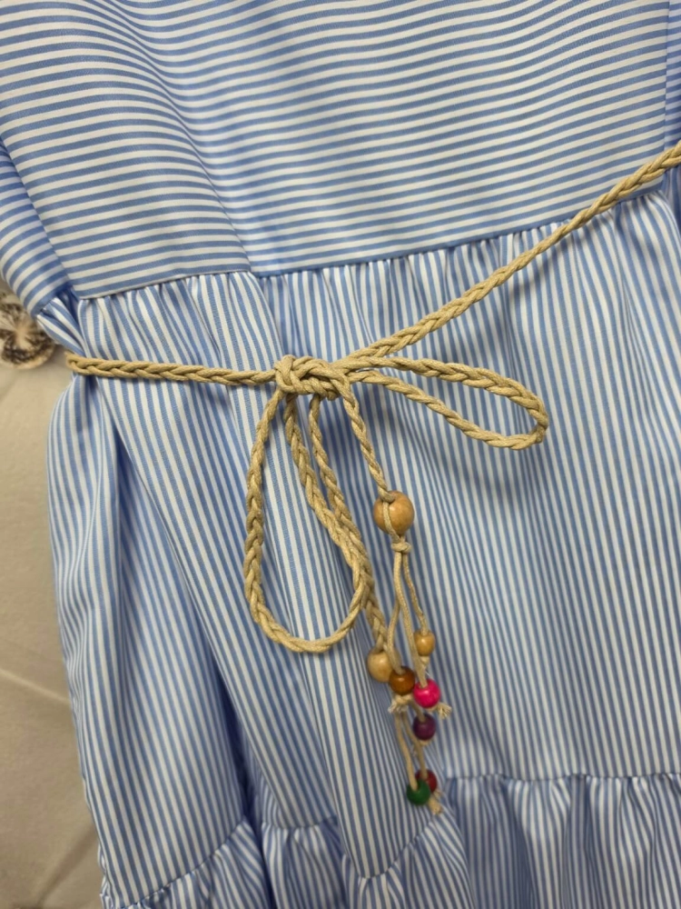sukienka-marina-bialo-blekitna-waskie-paseczki-pasek-boho-gumka-w-pasie-rozkloszowana-letnia-sukienka-damska-butik-szykownia-10