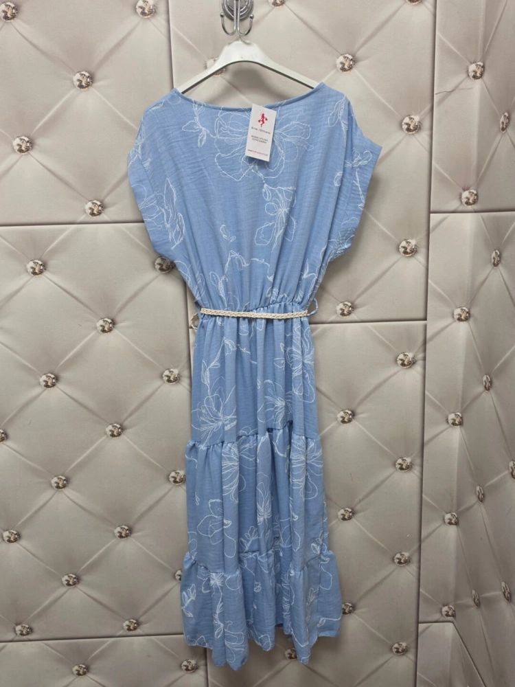 sukienka-avelia-jasny-jeansowy-tloczone-kwiaty-pasek-boho-gumka-w-pasie-rozkloszowana-letnia-sukienka-damska-butik-szykownia-13