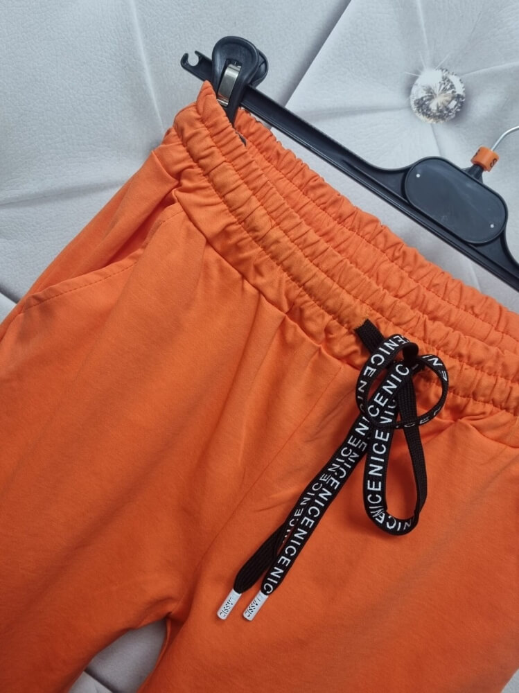 spodnie-kayax-maselko-cygaretki-pomaranczowe-elastyczne-damskie-cygaretki-dresowe-eleganckie-na-gumie-z-troczkiem-casual-wygodne-damskie-bawelna-elastan-butik-szykownia-6