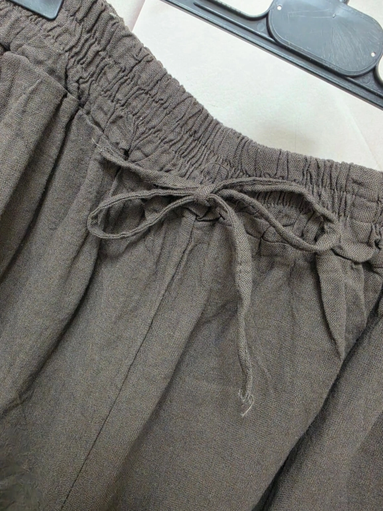 spodenki-lario-ciemna-czekolada-lniane-kieszenie-gumka-w-pasie-troczek-len-bawelna-letnie-spodenki-damskie-butik-szykownia-10