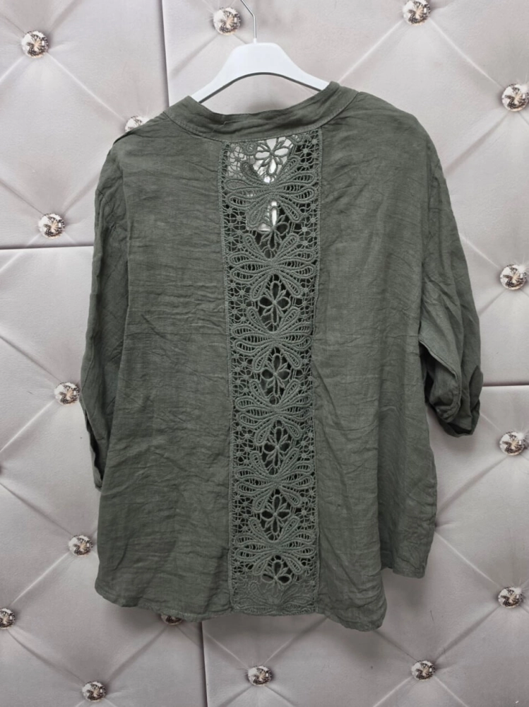 koszula-nerina-zielona-khaki-lniana-azurowa-wstawka-na-plecach-100procent-len-stojka-dekolt-v-kieszenie-rekaw-3-4-letnia-koszula-damska-butik-szykownia-13