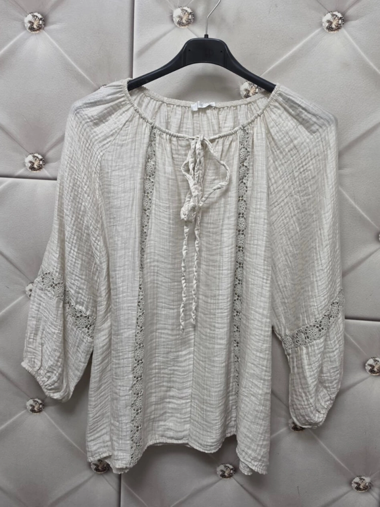 bluzka-elviana-jasny-bez-hiszpanka-azurowe-wstawki-wiazana-przod-rekaw-7-8-oversize-wiskoza-lyocell-boho-letnia-bluzka-damska-butik-szykownia-9