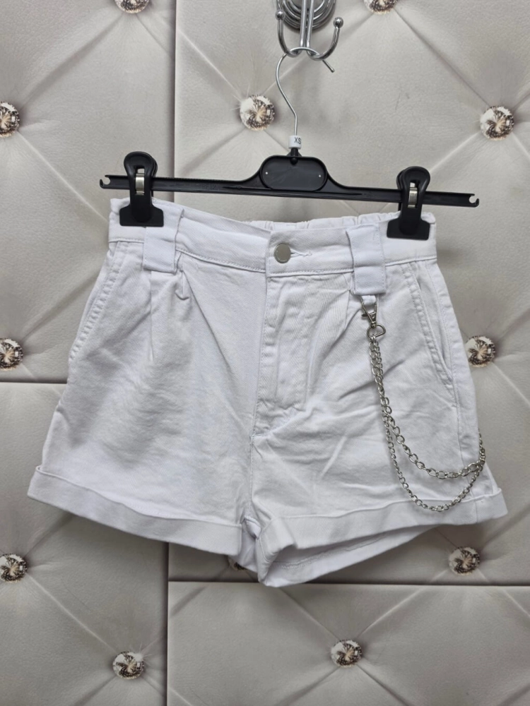 spodenki-moon-girl-kpd002-1-biale-jeansowe-krotkie-odpinany-lancuszek-guma-z-tylu-bawelniane-letnie-spodenki-damskie-butik-szykownia-8