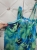 sukienka- stayhere-tropicana-blue-green-wielokolorowa-rozowa-falbanka-cienkie-wiazane-ramiaczka-pasek-w-zestawie-polska-produkcja-letnia-sukienka-damska-butik-szykownia-7