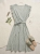 sukienka-verona-leaf-khaki-w-biale-listki-100-wiskoza-zakladkowy-dekolt-gumka-w-pasie-pasek-letnia-sukienka-damska-polska-moda-butik-szykownia-3