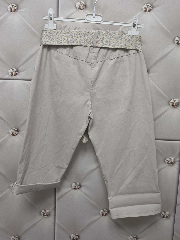 spodenki-sunny-boho-bezowe-wiskozowe-elastyczne-guma-w-pasie-pleciony-pasek-boho-kieszenie-podwijane-nogawki-letnie-spodenki-damskie-butik-szykownia-7