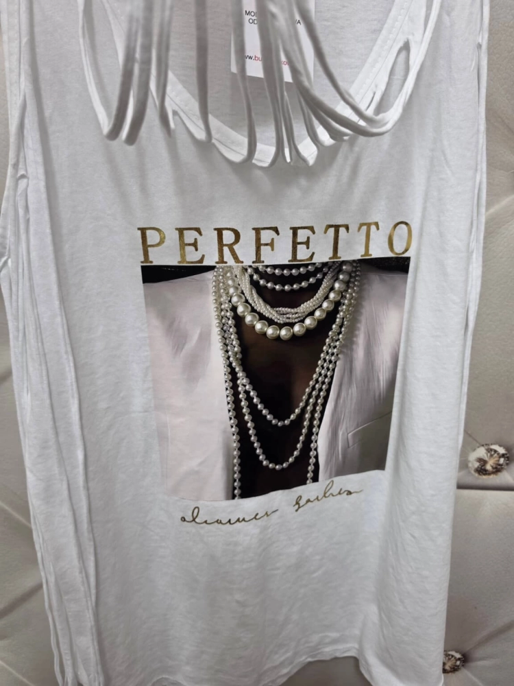 bluzka-perfetto-biala-jeansowy-frędzle-aplikacja-kobieta-z-perłami-złoty-napis-elastyczna-bawełniana-dekolt-v-letnia-bluzka-damska-butik-szykownia-8