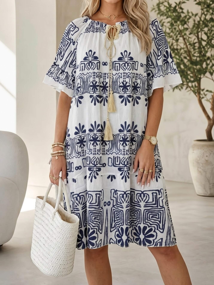 sukienka-larissa-bialo-granatowa-bawelniana-oversize-hiszpanka-dekolt-na-gumce-boho-troczki-kroj-litery-a-przewiewna-letnia-sukienka-damska-butik-szykownia-1