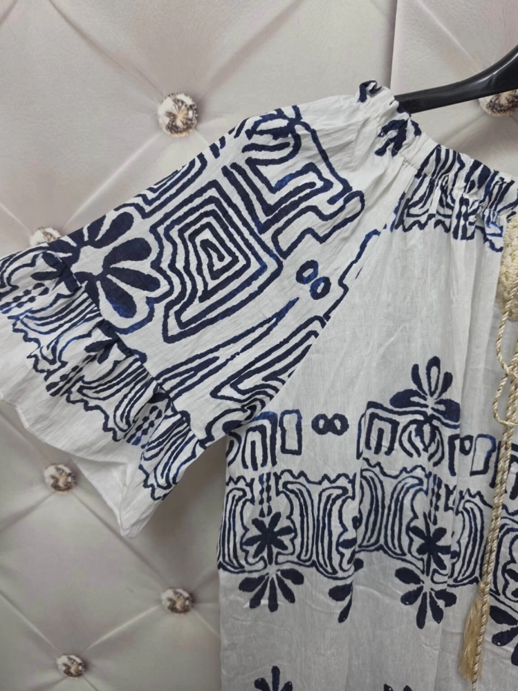 sukienka-larissa-bialo-granatowa-bawelniana-oversize-hiszpanka-dekolt-na-gumce-boho-troczki-kroj-litery-a-przewiewna-letnia-sukienka-damska-butik-szykownia-9