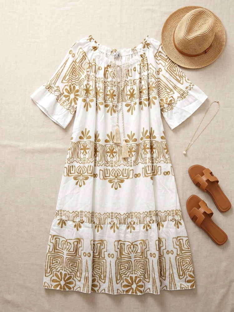 sukienka-larissa-bialo-bezowa-bawelniana-oversize-hiszpanka-dekolt-na-gumce-boho-troczki-kroj-litery-a-przewiewna-letnia-sukienka-damska-butik-szykownia-2