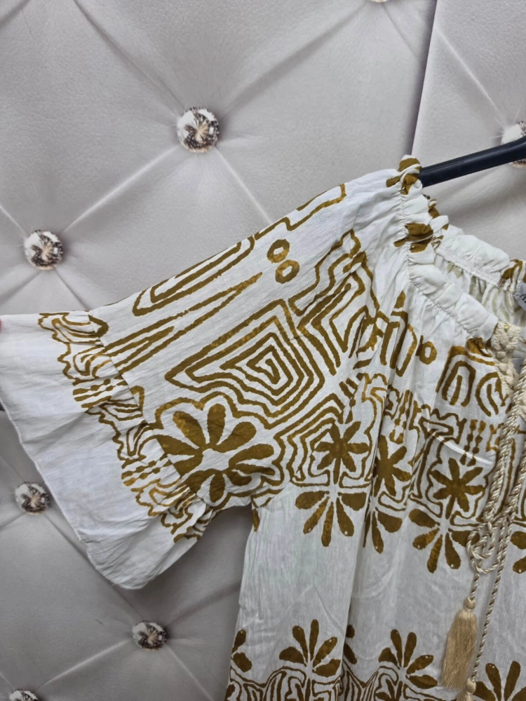 sukienka-larissa-bialo-bezowa-bawelniana-oversize-hiszpanka-dekolt-na-gumce-boho-troczki-kroj-litery-a-przewiewna-letnia-sukienka-damska-butik-szykownia-8