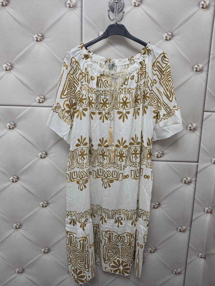 sukienka-larissa-bialo-bezowa-bawelniana-oversize-hiszpanka-dekolt-na-gumce-boho-troczki-kroj-litery-a-przewiewna-letnia-sukienka-damska-butik-szykownia-9