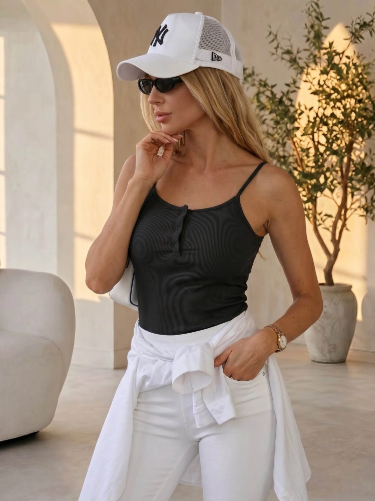 top-small-size-latynka-czarny-prazkowany-elastyczny-na-cienkich-ramiaczkach-trzy-guziczki-bawelniany-top-damski-polska-produkcja-butik-szykownia-4