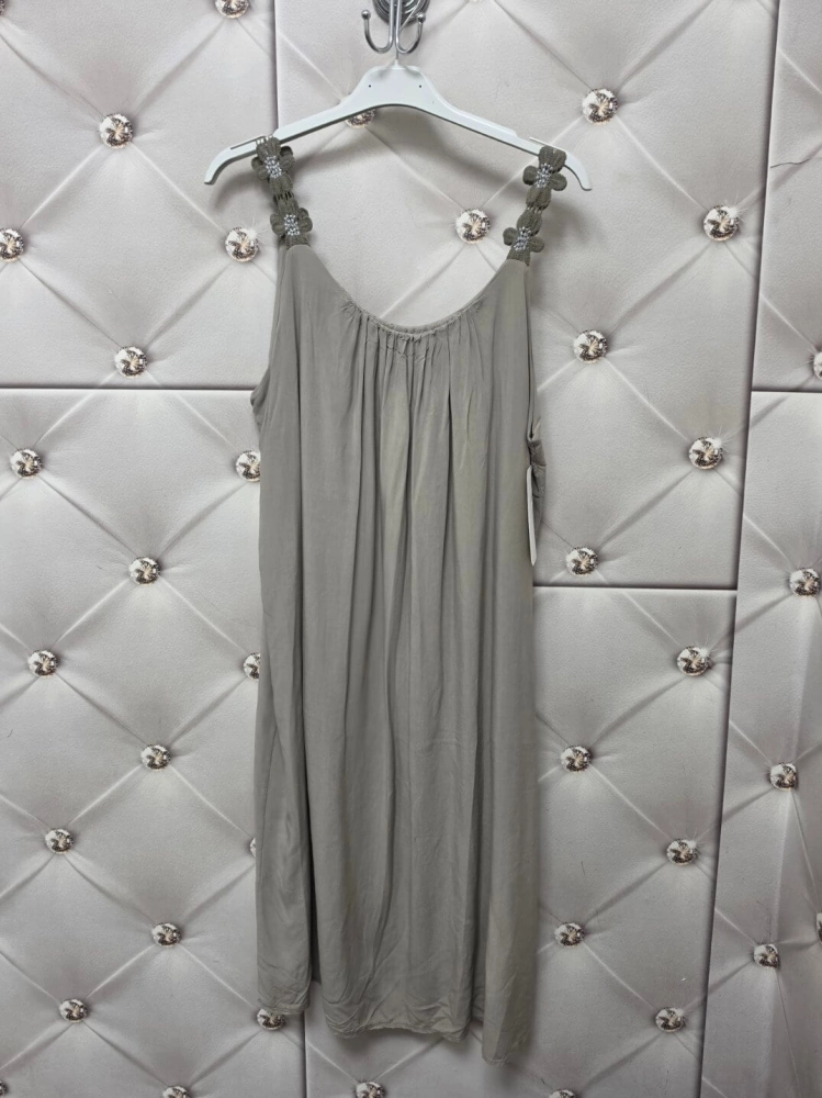 sukienka-solmera-fango-wiskozowa-letnia-plazowa-na-ramiaczkach-azurowe-haftowane-kwiaty-krotsza-podszewka-rozszerzana-nieelastyczna-sukienka-damska-butik-szykownia-9